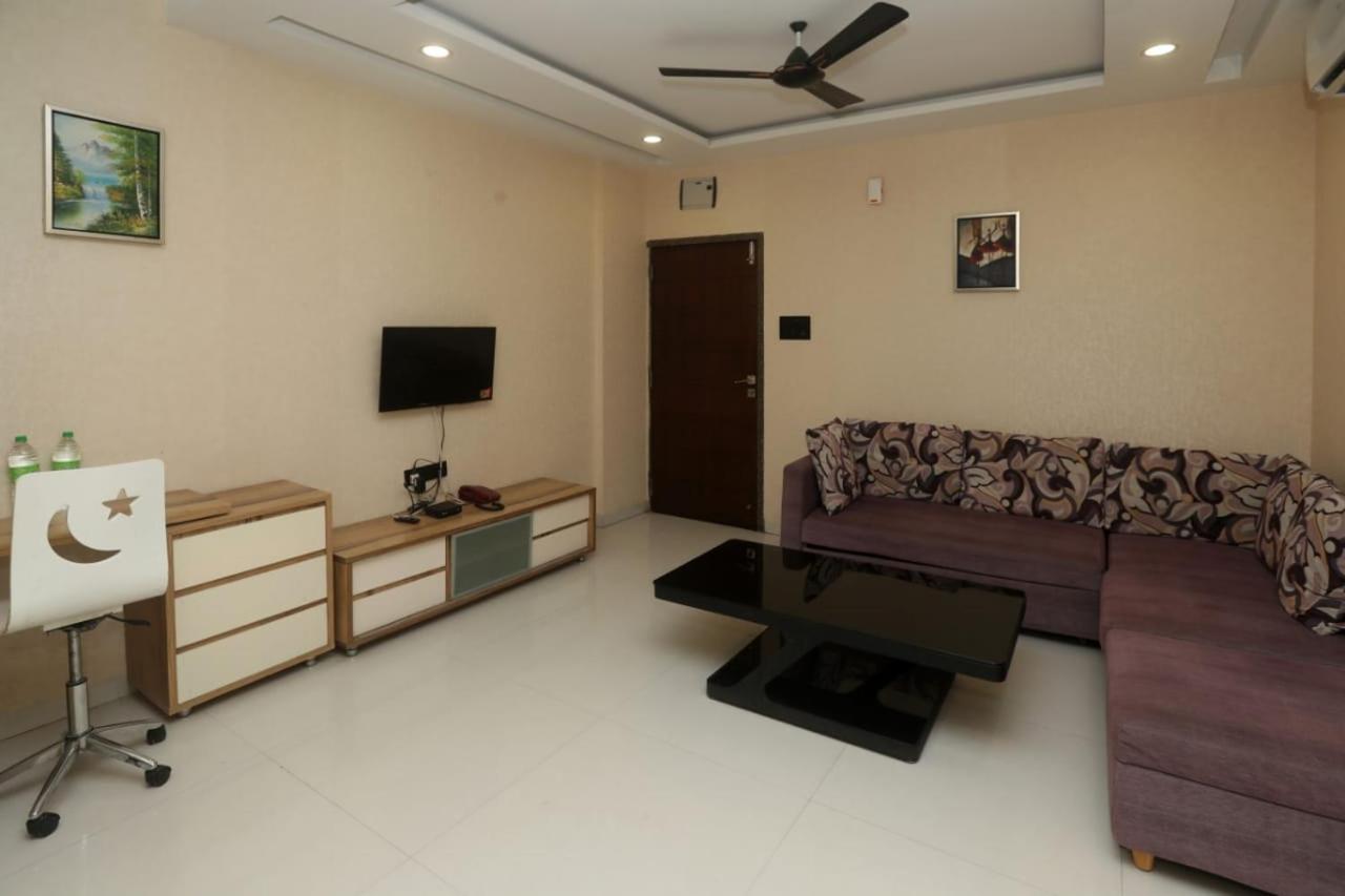 Stay10 Luxury Service Apartment Индаур Экстерьер фото