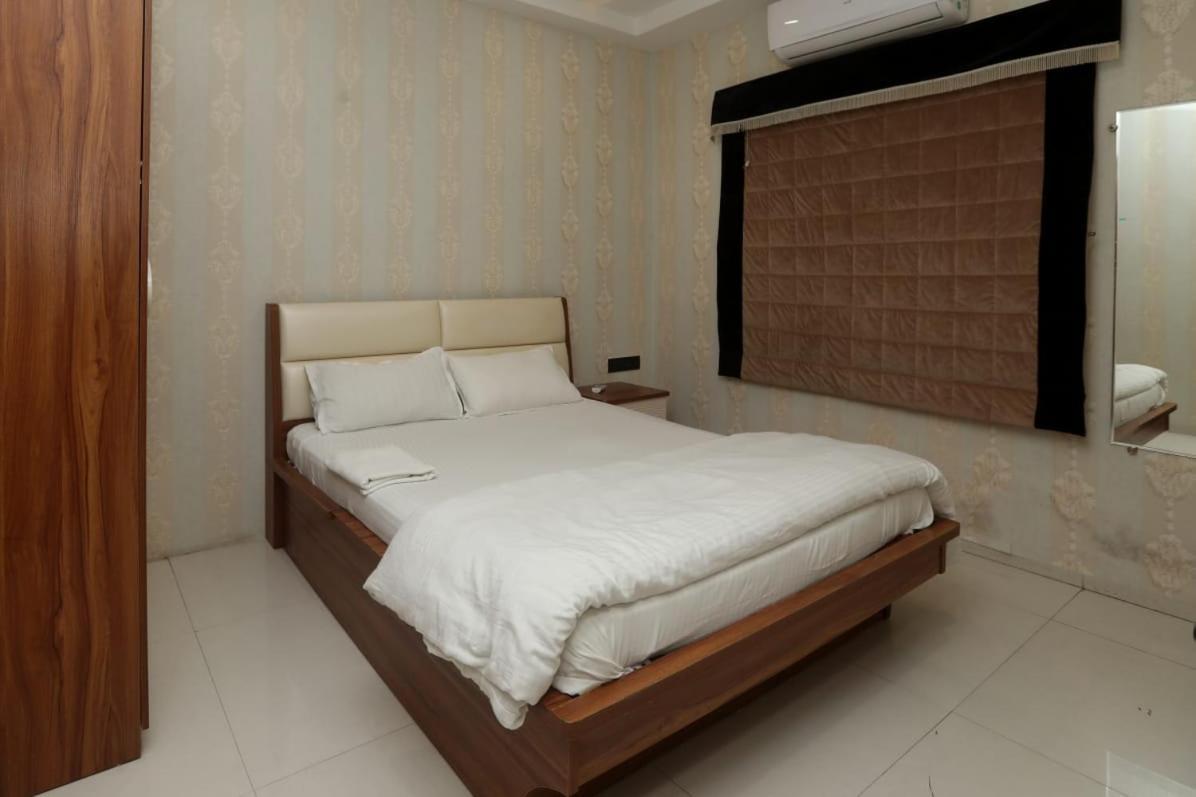 Stay10 Luxury Service Apartment Индаур Экстерьер фото
