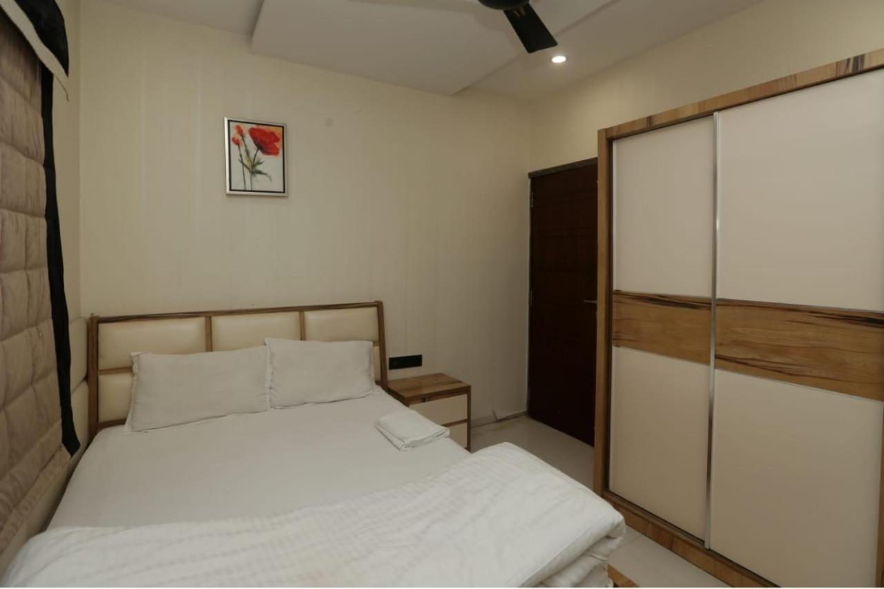 Stay10 Luxury Service Apartment Индаур Экстерьер фото